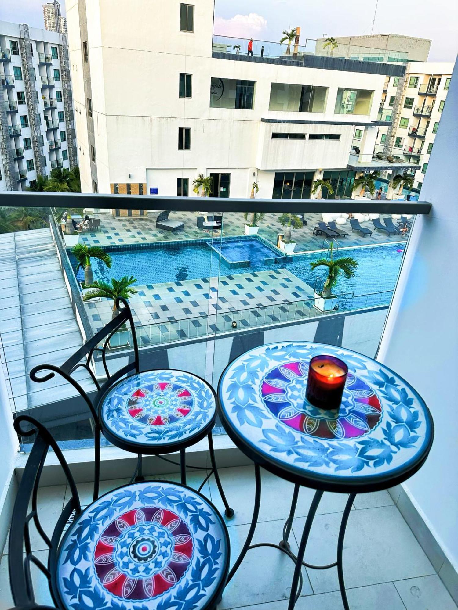 Arcadia Beach Pool View Apartment